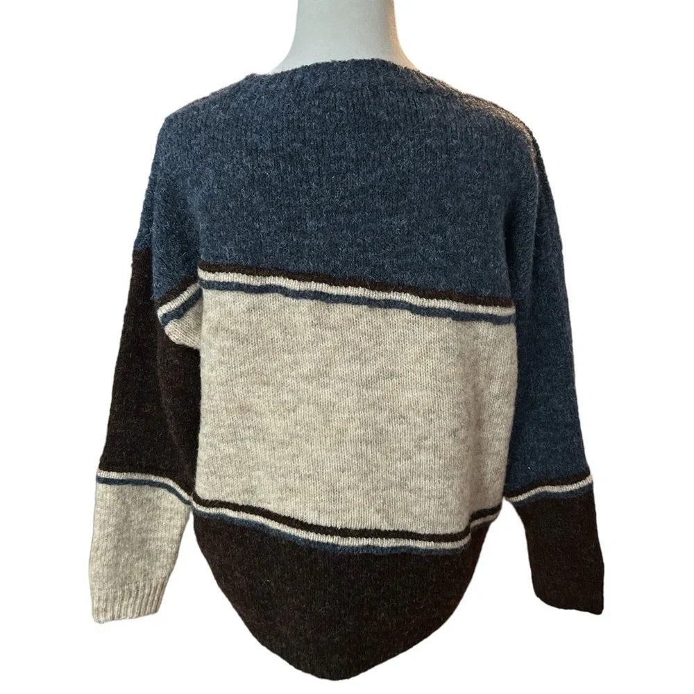 LUMIERE Blue, Brown, Tan Sweater